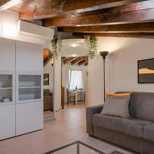 lovely-mansard-iseo-portelle-holiday.it-lombardy.com/